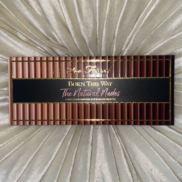 TOO FACED BORN THIS WAY - THE NATURAL NUDES EYESHADOW PALETTE - Picture 3 of 4